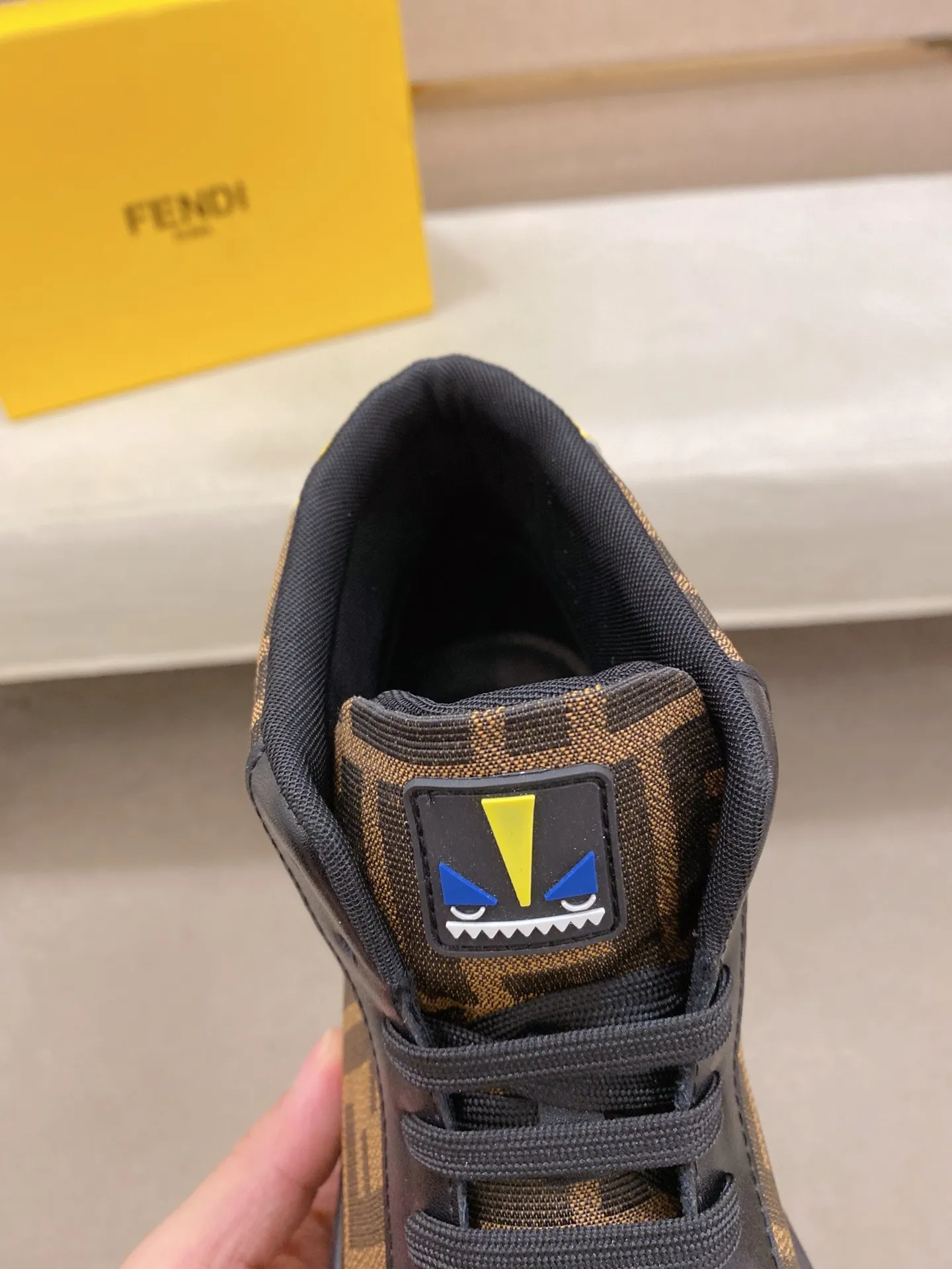 Men's shoes 420💰 (fendi) New high-top 👊🏻 upper 🇮🇹 imported cowhide fabric 🇩🇪 lining imported breathable mesh lining. The original outsole is molded to highlight the identity of every man, and the upper foot is elegant and stable🚶🏻🚶🏻The high-end custom counters reproduce the original version📯No matter the wind or rain, the shoe last remains unchanged and can withstand the verification of time🔍️,🔵 Size: 38-44
